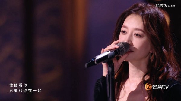 股票配资交易平台 50岁李小冉跑调拿第一引骂战！王蒙甩脸拒起立真相太敢说